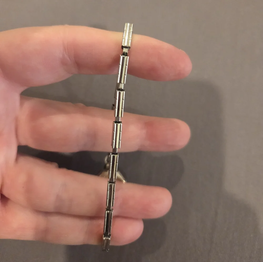 BULOVA VINTAGE NON-FUNCTIONING WOMENS WATCH -  SERIAL # M542432 - Picture 5 of 8